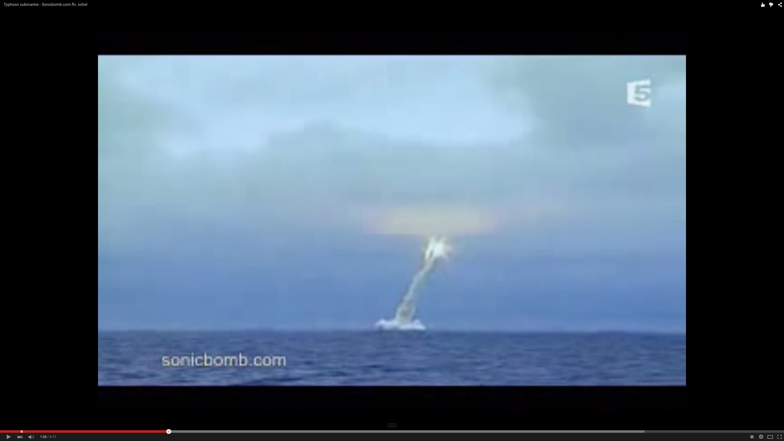 潜水艦からのミサイル発射シーン