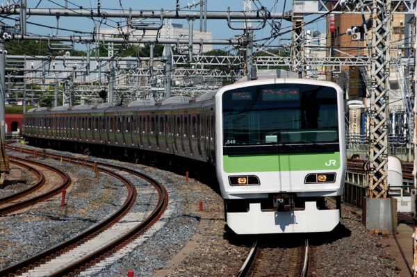 山手線のJR東日本E231系電車