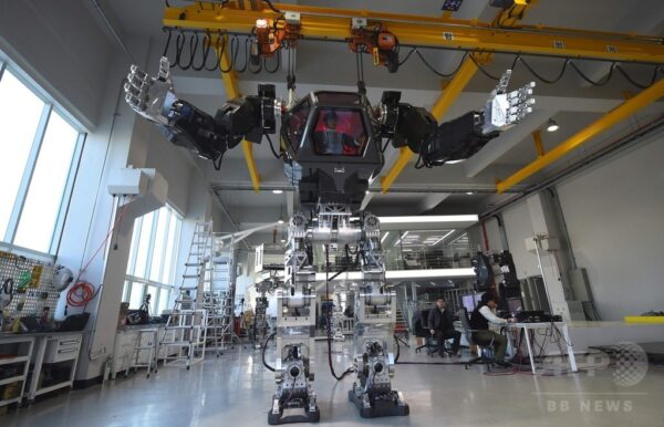 二足歩行する人間型有人ロボット「メソッド2」 韓国