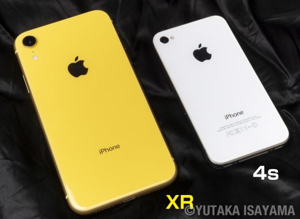 iPhone-XRと4s(裏)