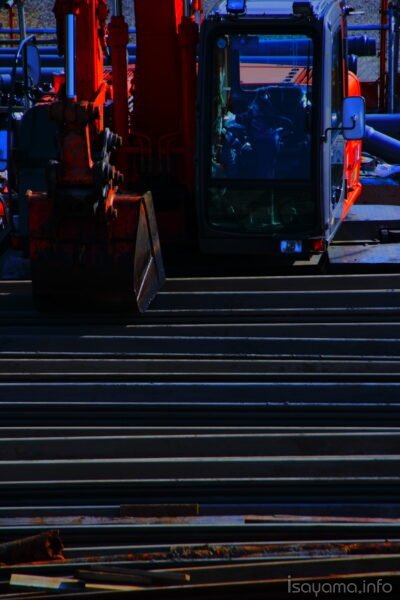 機械の休日静かなるも不気味たり 鉄の直線 欲望の性（さが）