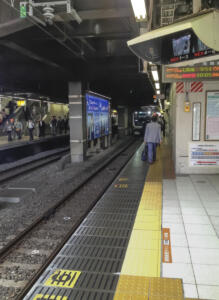 新宿駅の狭いホーム箇所