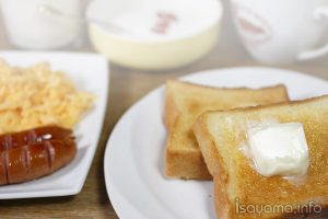 トーストの朝食